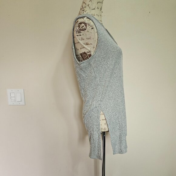 3/$25 Sleeveless Top - Picture 2 of 8